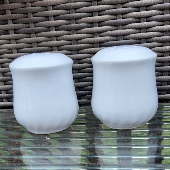 Corning-Corelle Coordinates Ivy Swirl Salt and Pepper Shakers Set - Picture 6 of 8